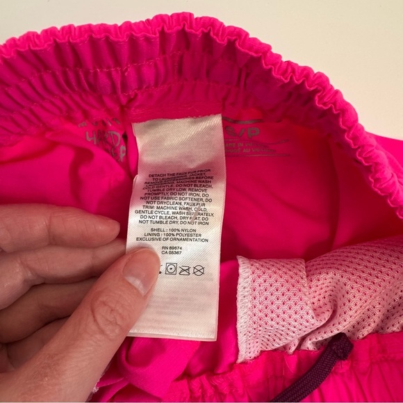 NEW Mountain Hardwear Hot Pink Class IV Series 5 inch Short Size Small - Picture 8 of 12